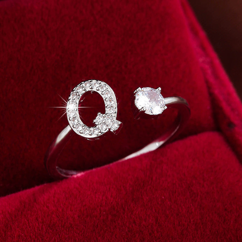 Nova – Moderner offener Ring mit Initiale und Zirkonia