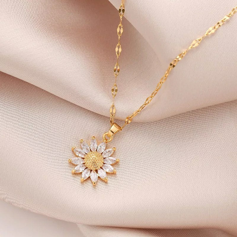 Jennie – Halskette mit Kristall-Sonnenblume und goldener Oberfläche
