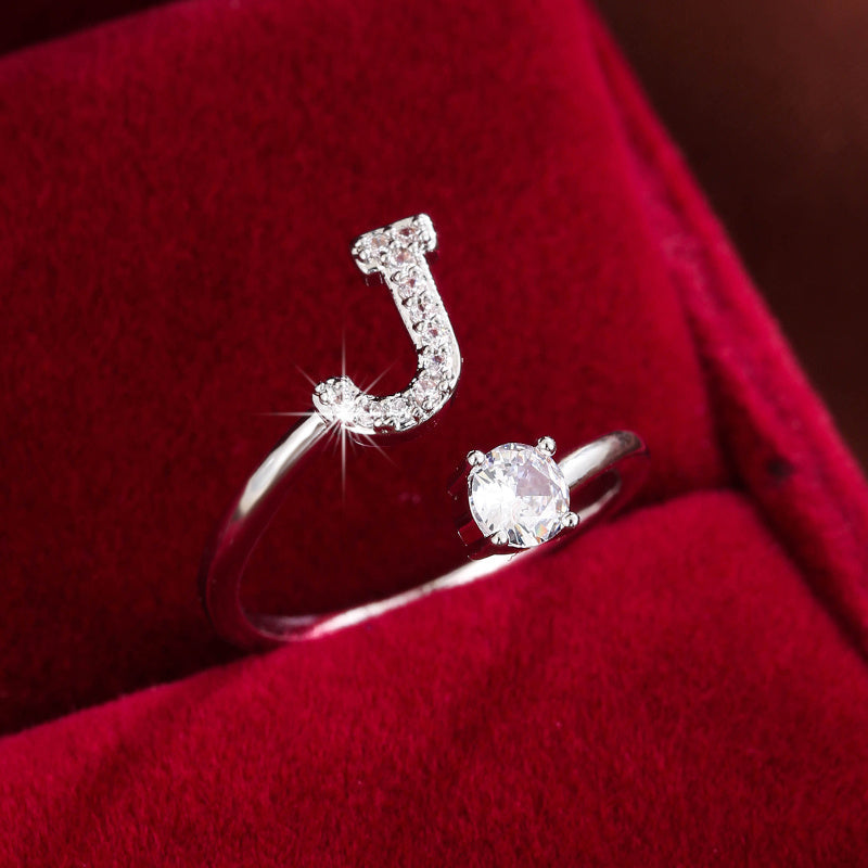 Nova – Moderner offener Ring mit Initiale und Zirkonia