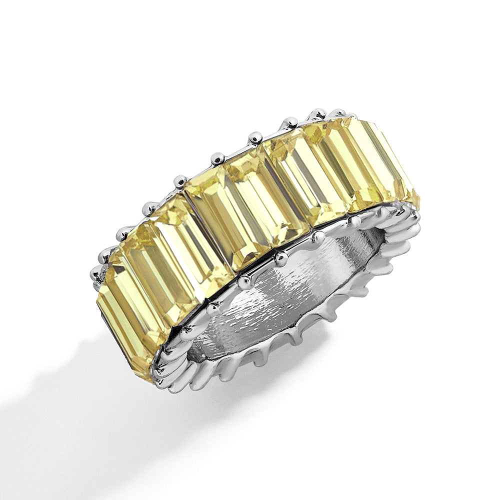Naya – Moderner geometrischer Ring aus buntem Metall