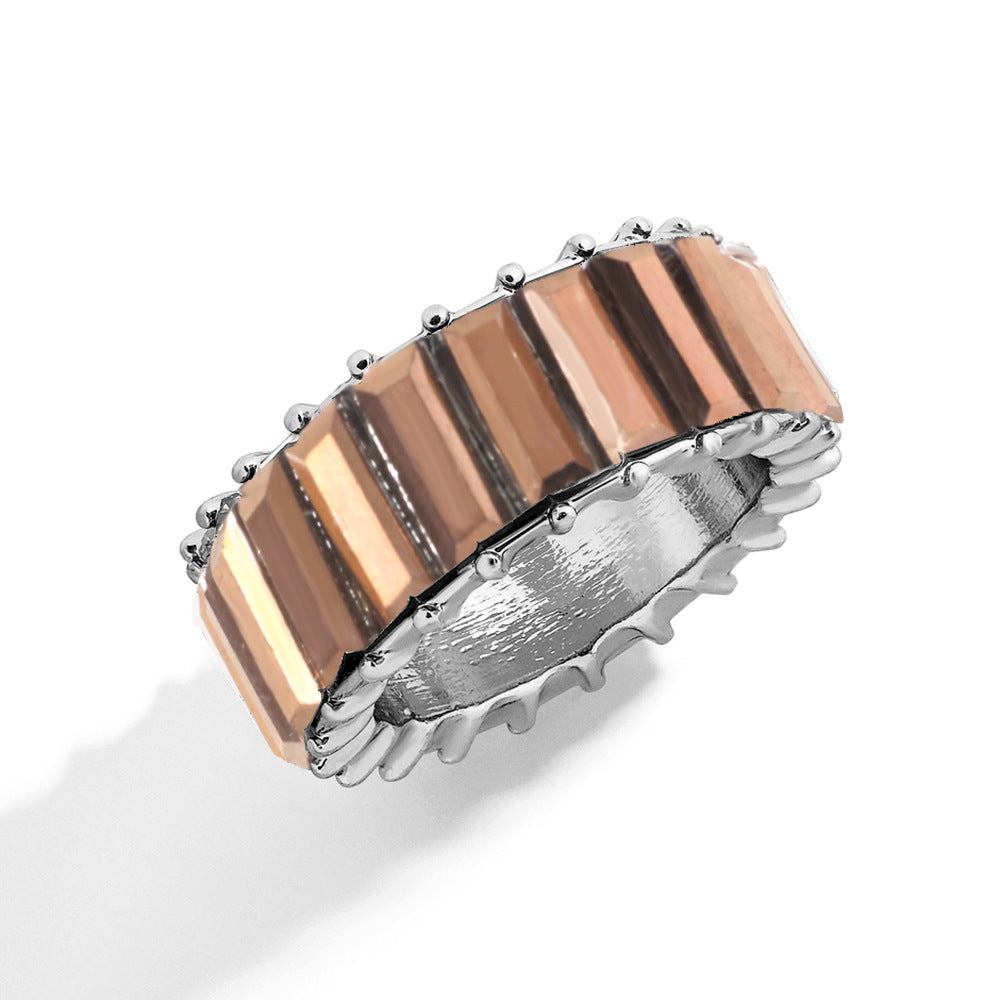 Naya – Moderner geometrischer Ring aus buntem Metall