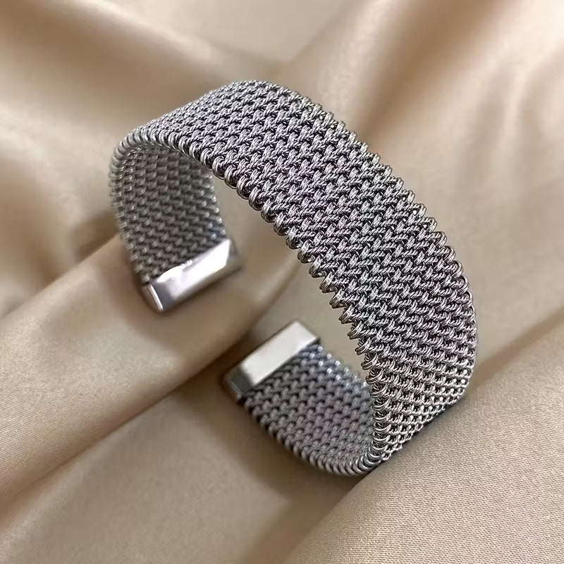 Raya – Titanstahlarmband mit graviertem Kabel