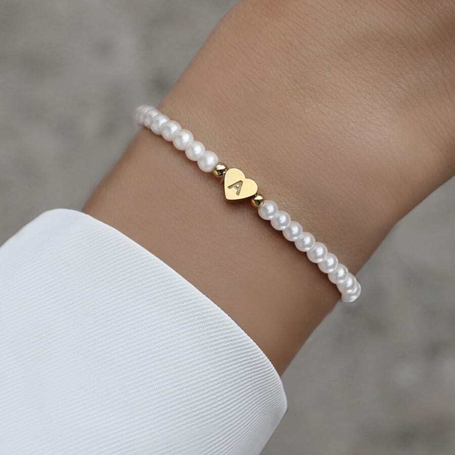 Perlenarmband mit gravierten Initialen - Personalisierbares Herz-Perlenarmband