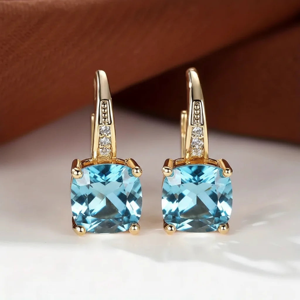 Claudine – Goldene Hoops mit mystischem Saphir