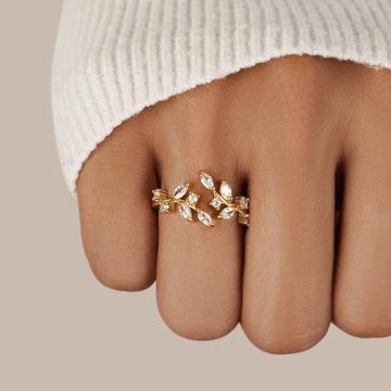 Aretha – Liana-Ring mit Kristall in 18K Gold