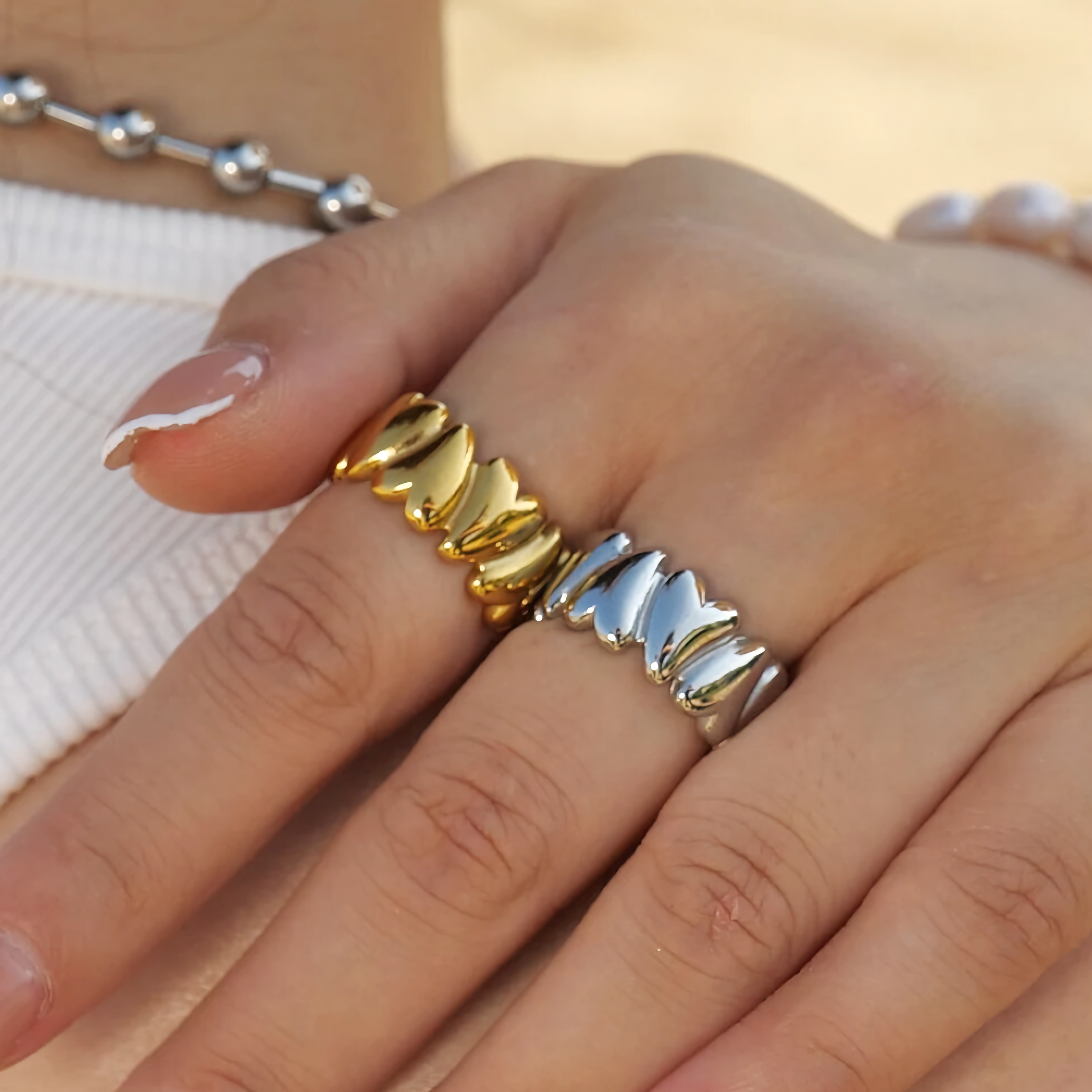 Elena – Unbeständiger Herzring aus Gold