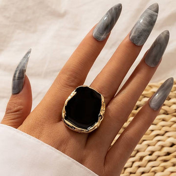 Vintage-Ring mit übergroßem schwarzem Stein - Übertriebener Vintage-Schwarzer Ring