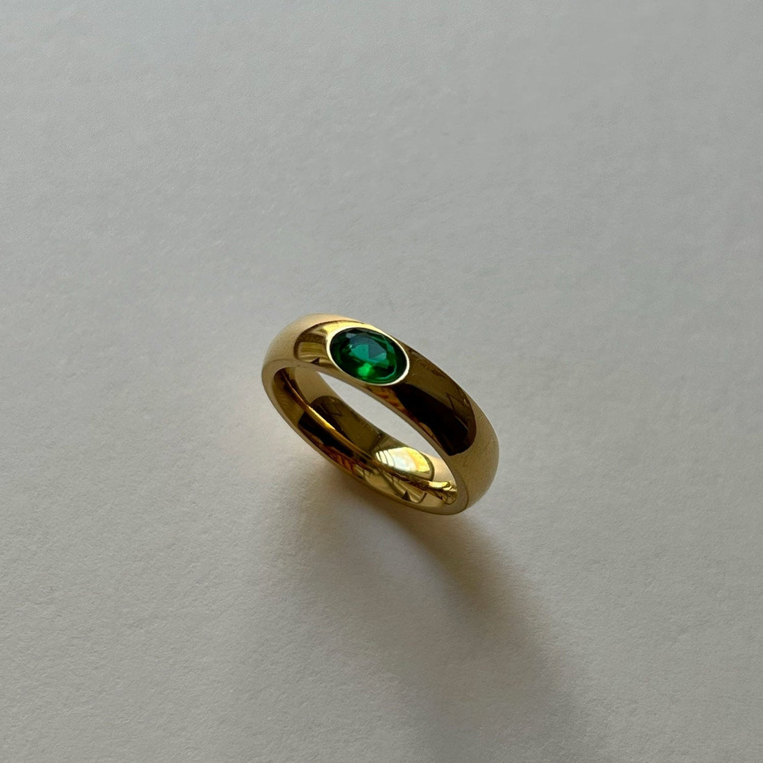 Goldring mit Smaragdstein