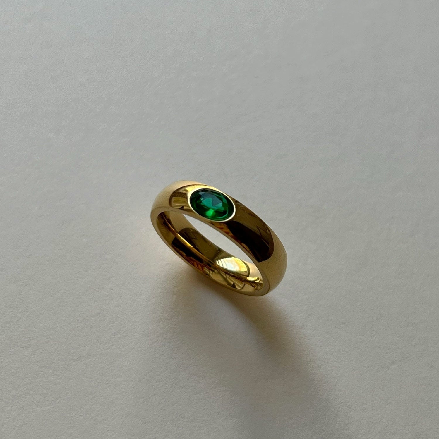 Goldring mit Smaragdstein