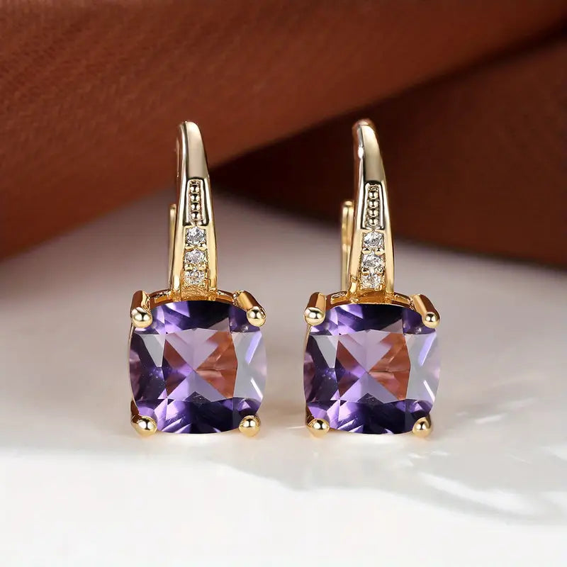 Claudine – Goldene Hoops mit mystischem Saphir