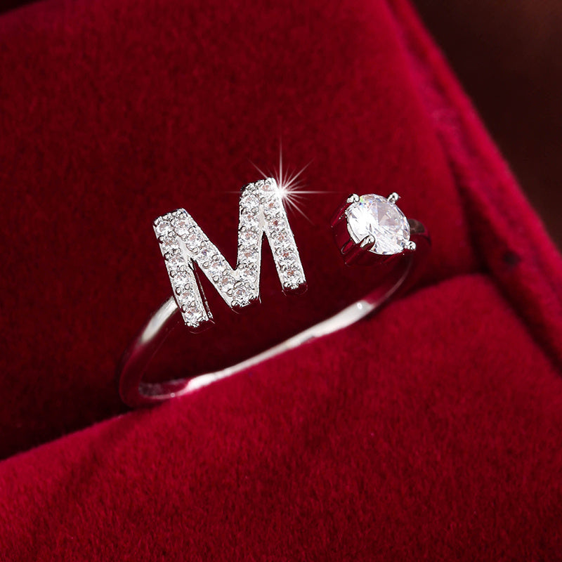 Nova – Moderner offener Ring mit Initiale und Zirkonia