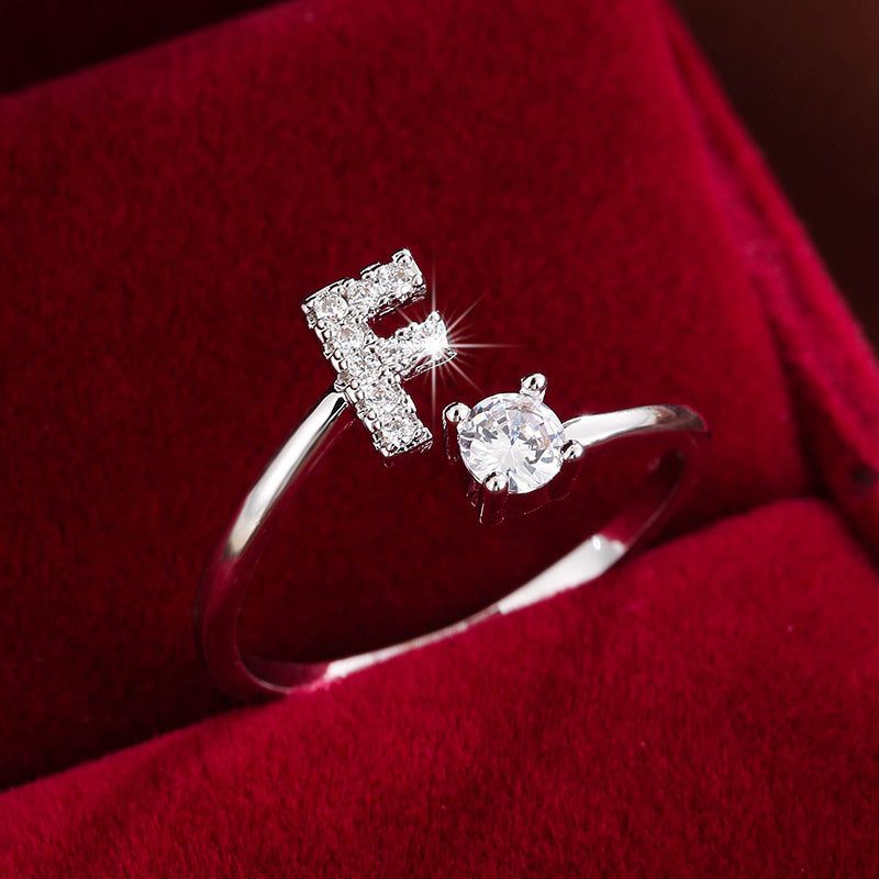 Nova – Moderner offener Ring mit Initiale und Zirkonia