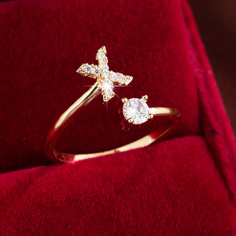 Nova – Moderner offener Ring mit Initiale und Zirkonia