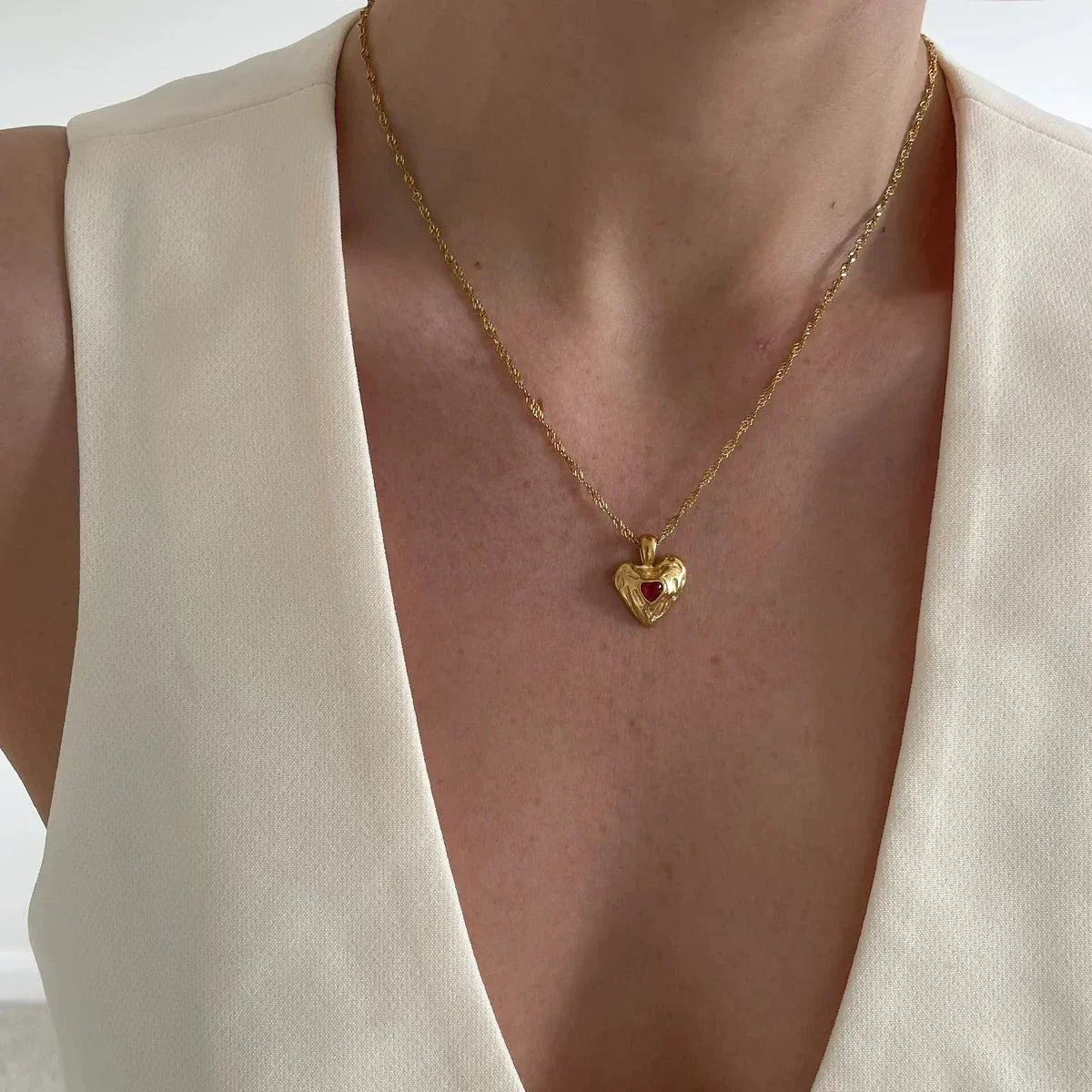 Vesper - Rote Herz-Halskette in Gold