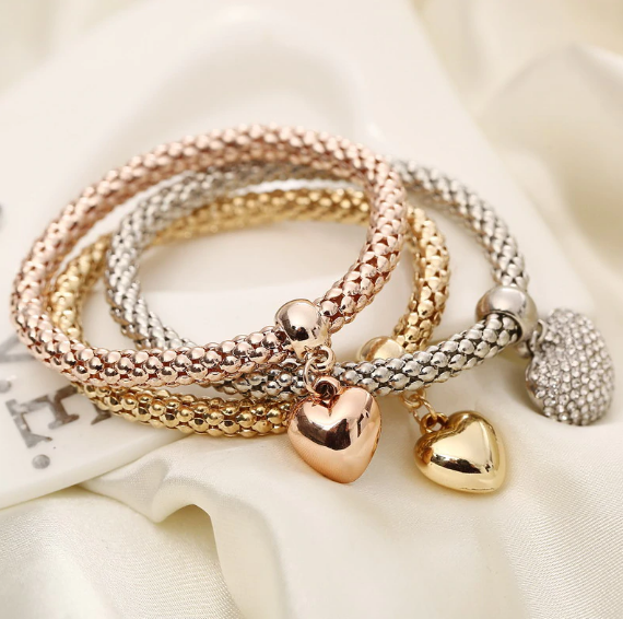 Aria – Metallarmband mit festen Herzen
