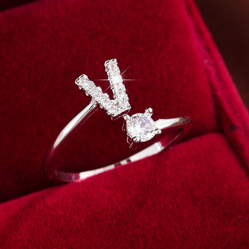 Nova – Moderner offener Ring mit Initiale und Zirkonia