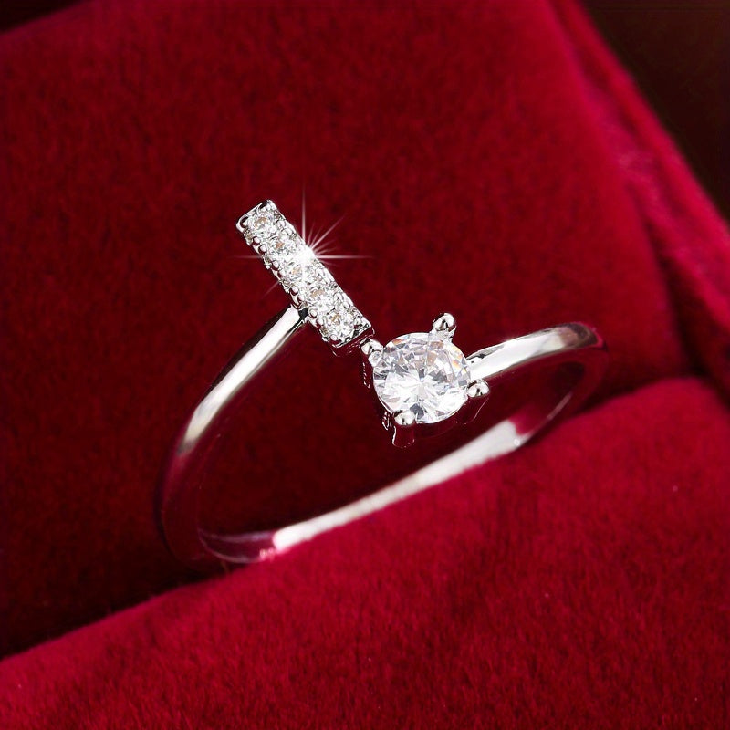Nova – Moderner offener Ring mit Initiale und Zirkonia