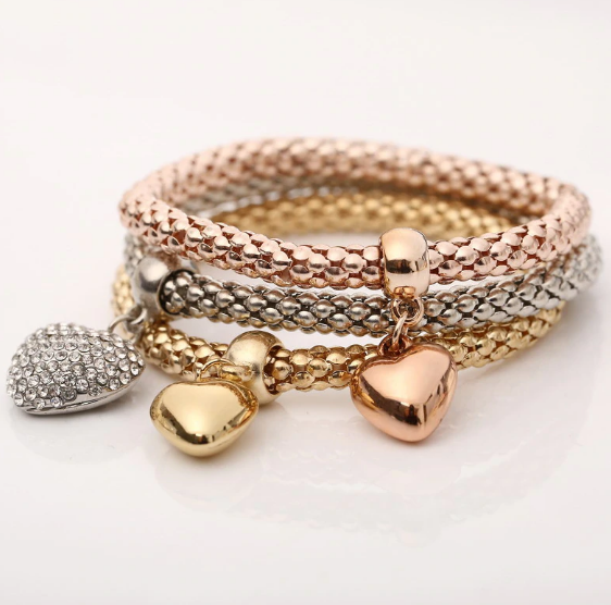 Aria – Metallarmband mit festen Herzen