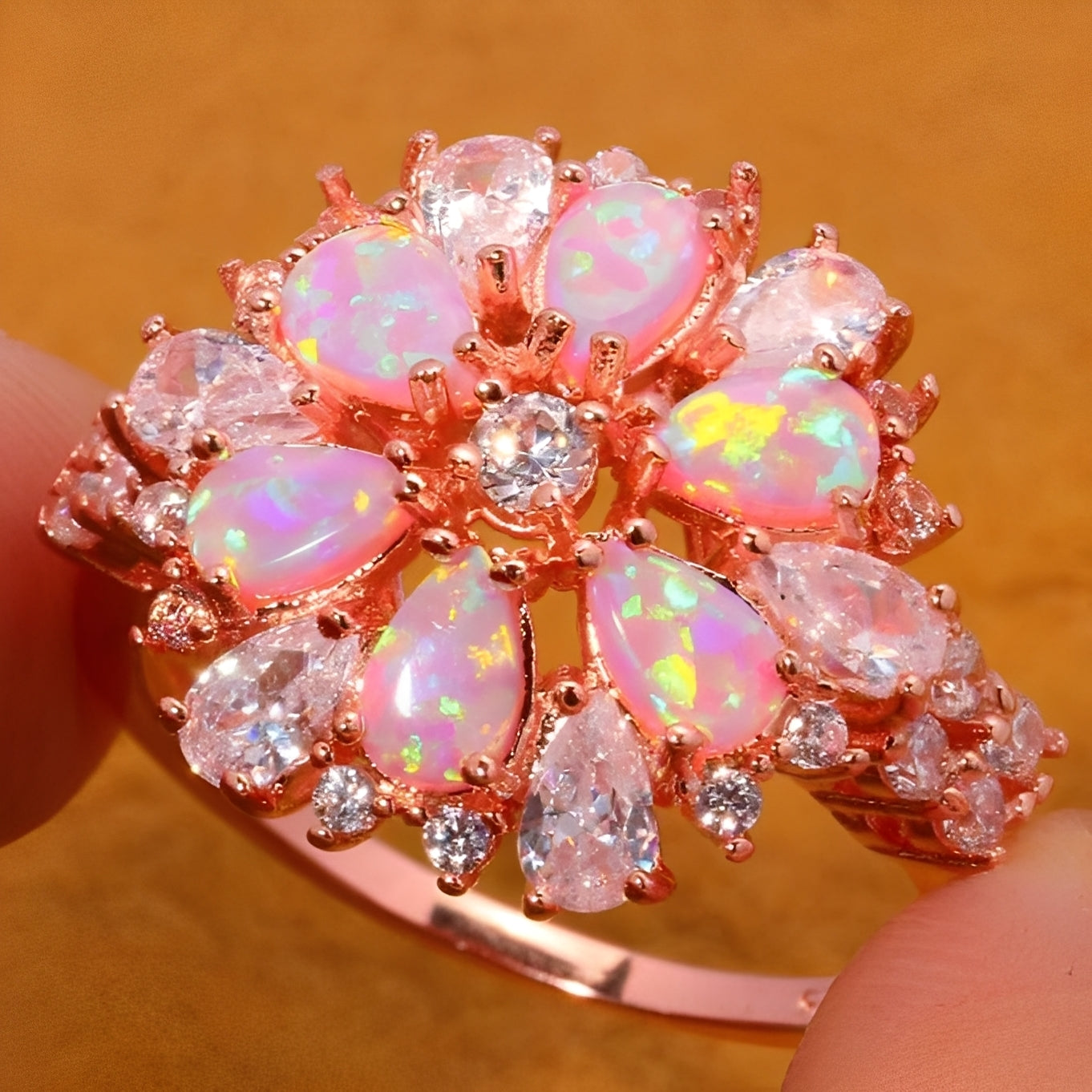 Rian – Feiner Ring mit Feueropal-Blume