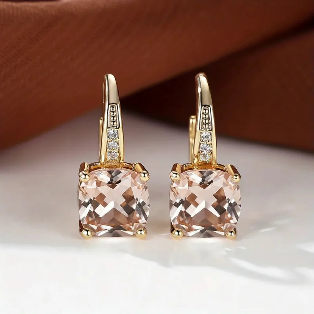 Claudine – Goldene Hoops mit mystischem Saphir