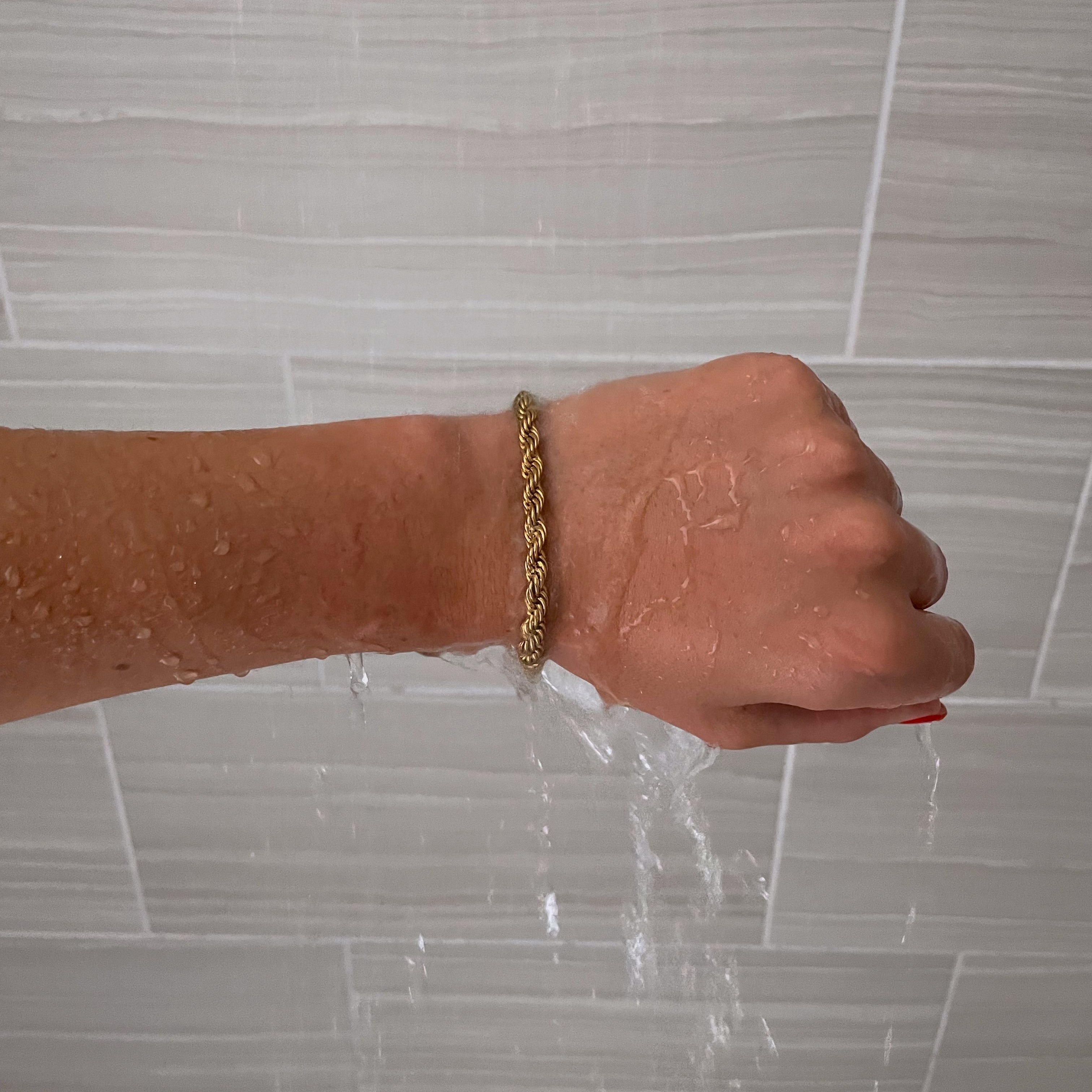 Mila – Geflochtenes Armband aus Edelstahl