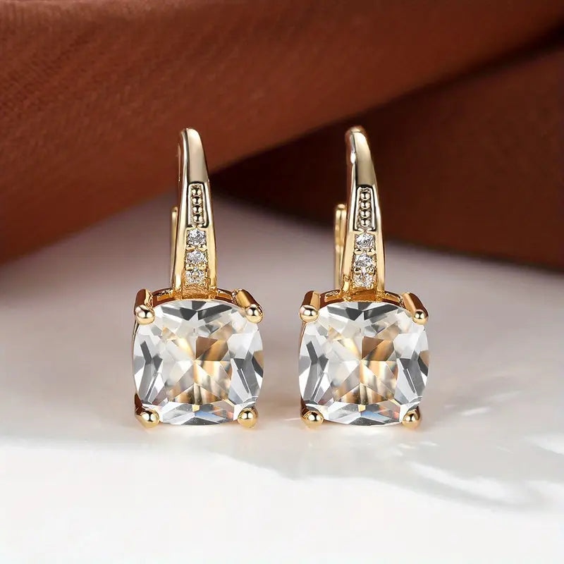 Claudine – Goldene Hoops mit mystischem Saphir
