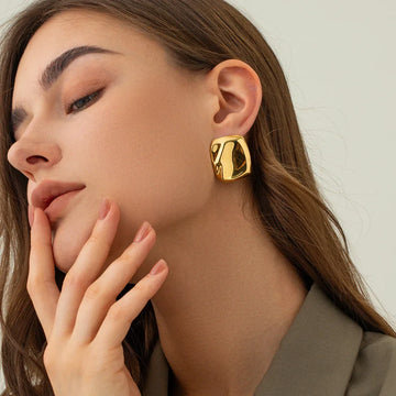Poppy - Quadratische goldene Ohrringe