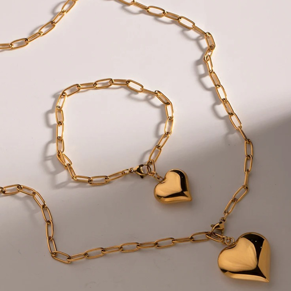 Babette – Goldene Büroklammer-Halskette mit goldenen Herzen