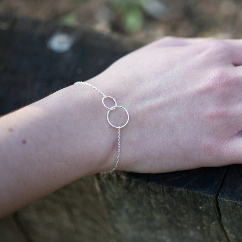 Verschlungene Ringarmband - Verschlungene Ringe
