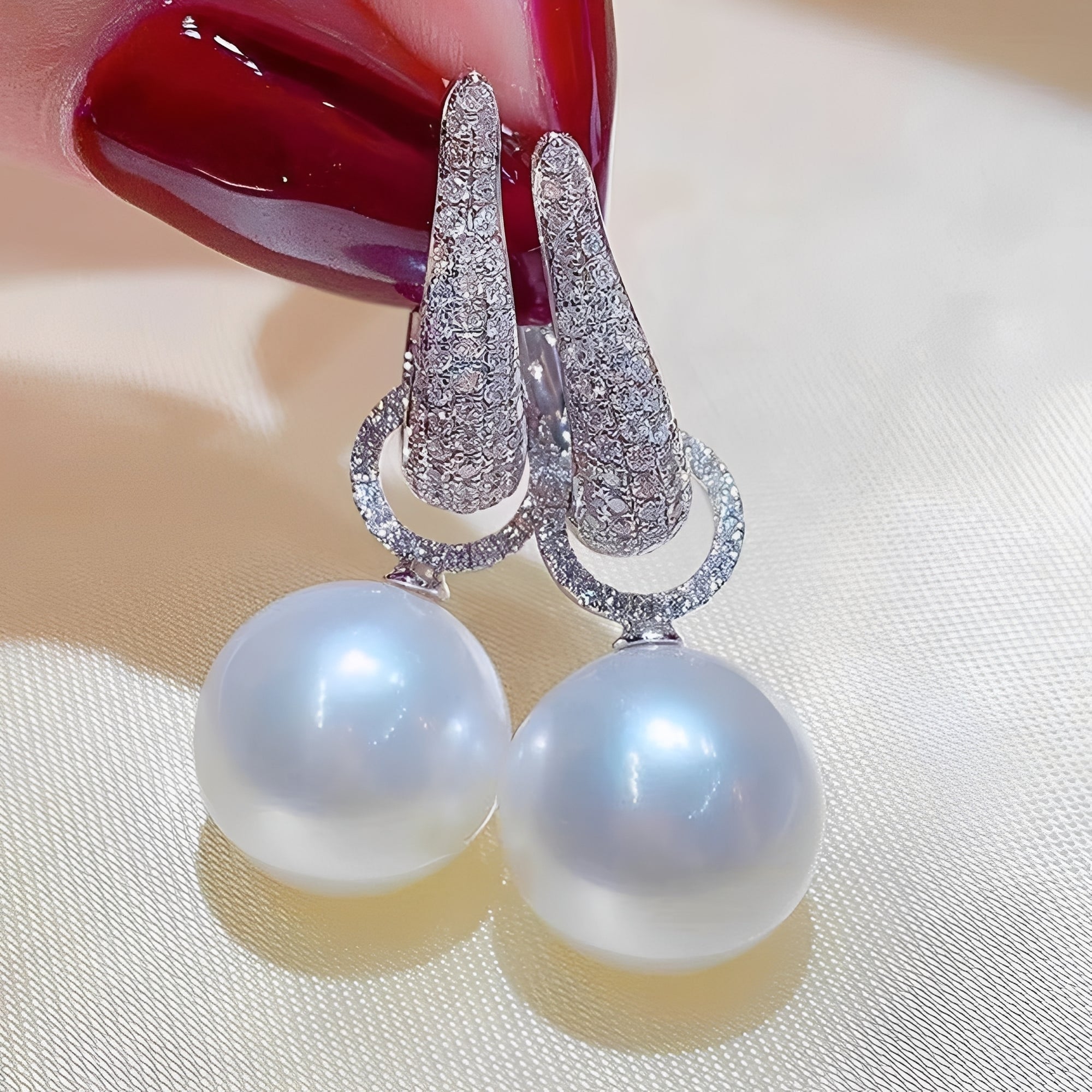 Thalia – Modischer Clip-Ohrring mit luxuriösem Zirkonia-Effekt