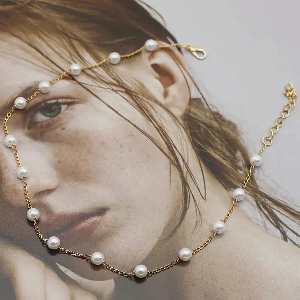 Vivienne – Halskette mit goldenen Perlen