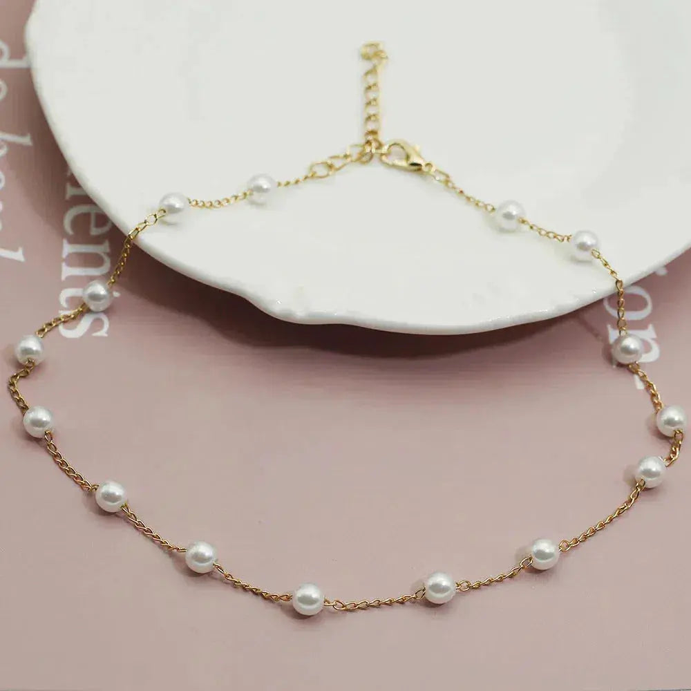 Vivienne – Halskette mit goldenen Perlen