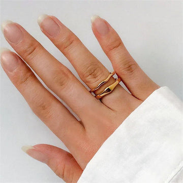 Dianne – Chic überlagerbarer goldener Ring