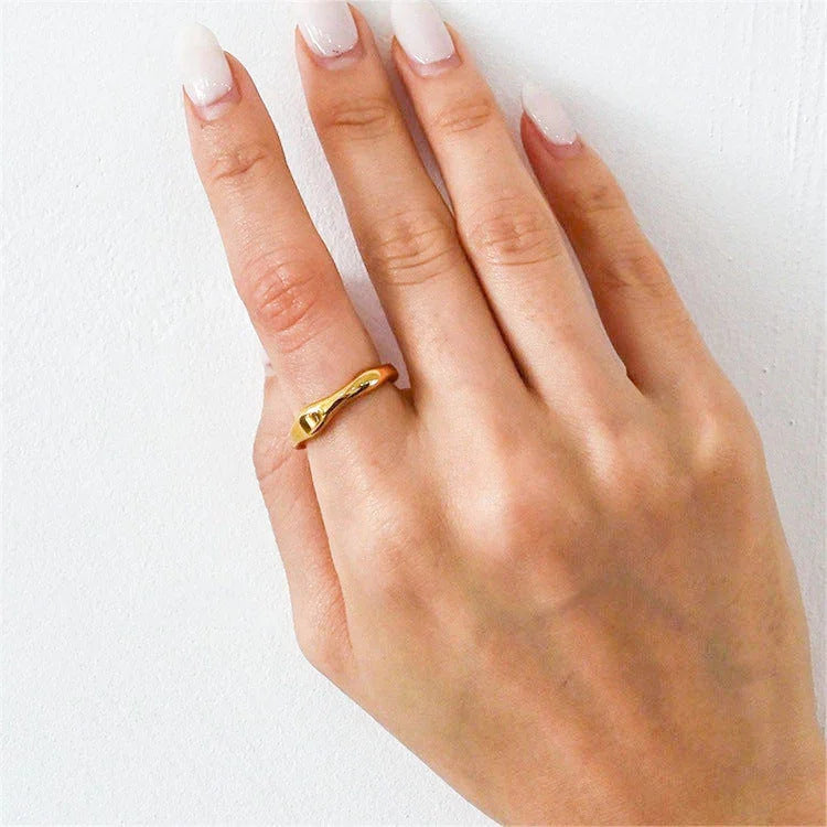 Dianne – Chic überlagerbarer goldener Ring