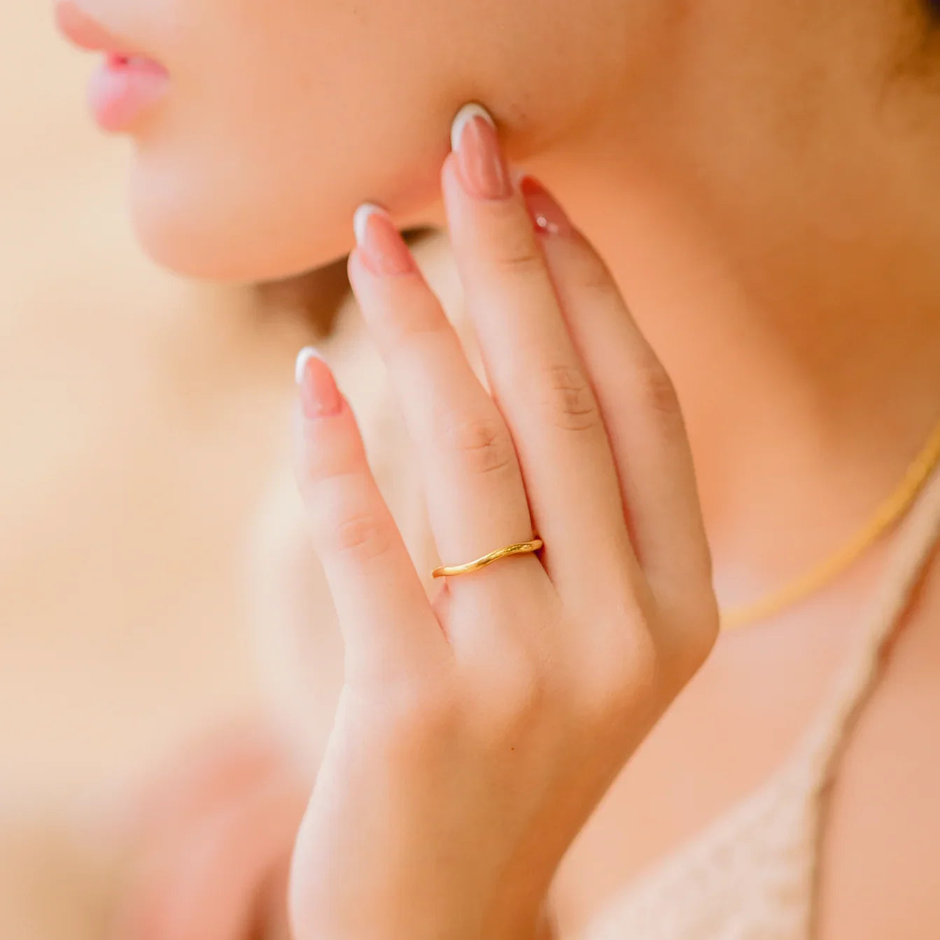 Dianne – Chic überlagerbarer goldener Ring