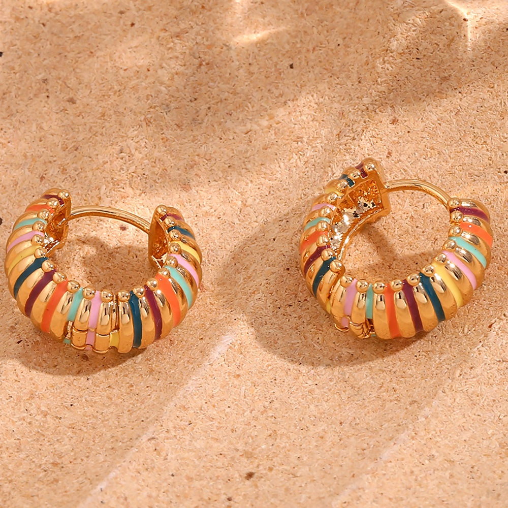 Chelsea – Goldene Creolen mit Regenbogenstreifen