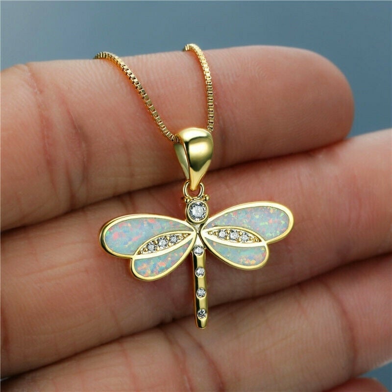 Maggie – Goldene Libellenhalskette mit Opal