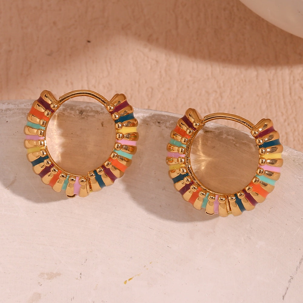 Chelsea – Goldene Creolen mit Regenbogenstreifen