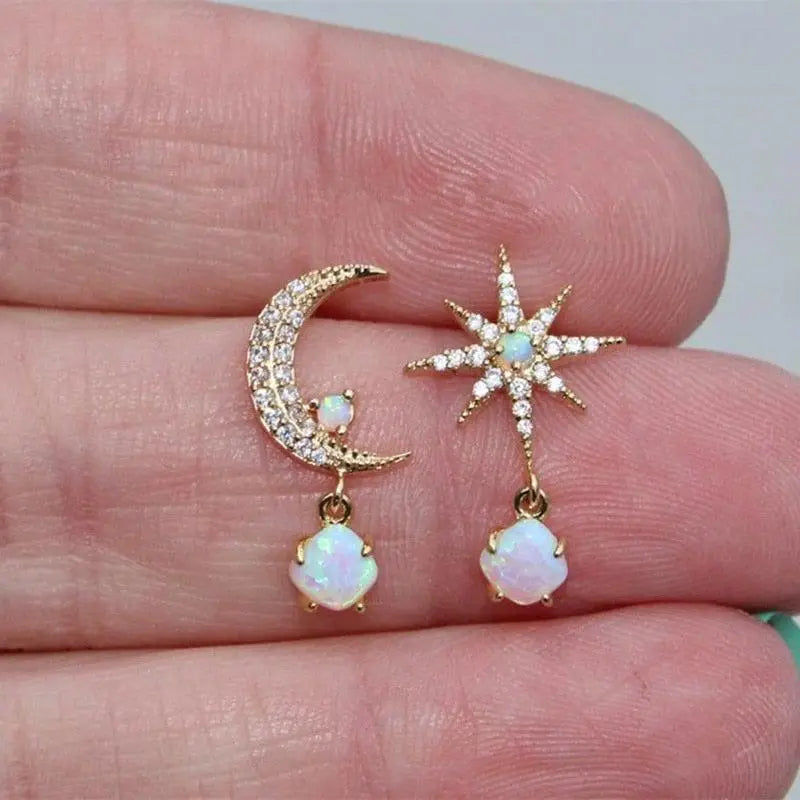 Carol – Ohrringe aus Mond und Sternen in Gold und Opal