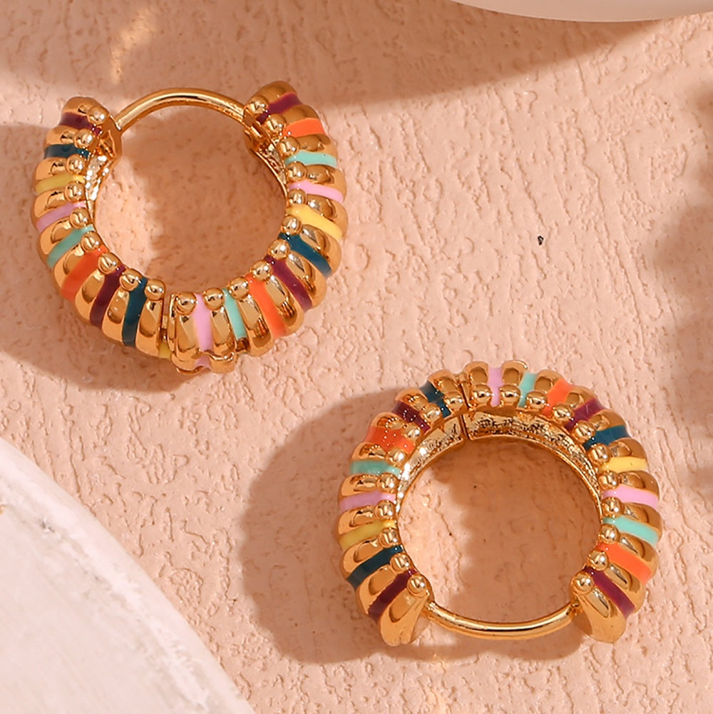 Chelsea – Goldene Creolen mit Regenbogenstreifen