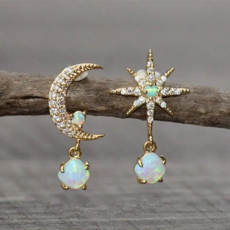 Carol – Ohrringe aus Mond und Sternen in Gold und Opal
