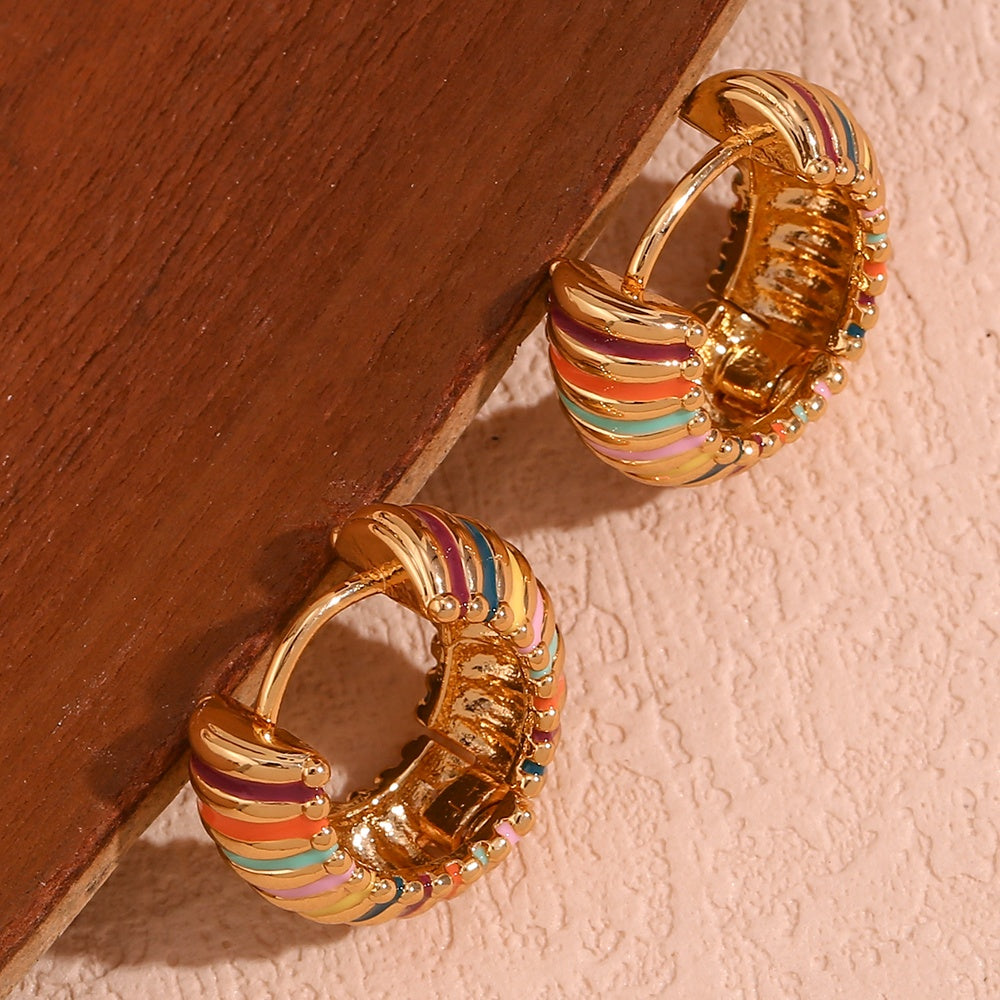 Chelsea – Goldene Creolen mit Regenbogenstreifen