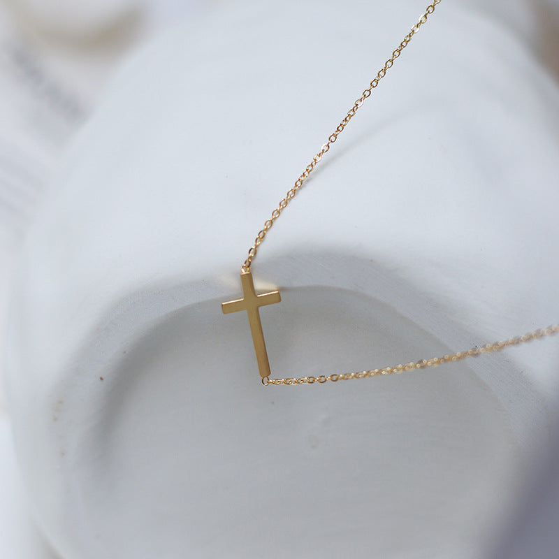 Nelly – Minimalistisches Kreuzhalsband aus Gold