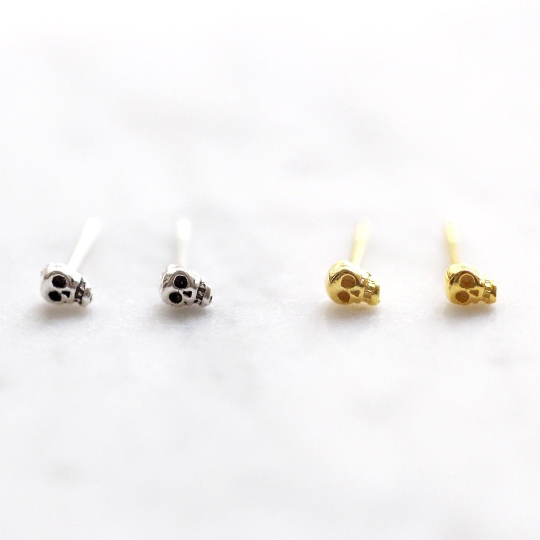 Reem - kleine Totenkopf-Ohrringe
