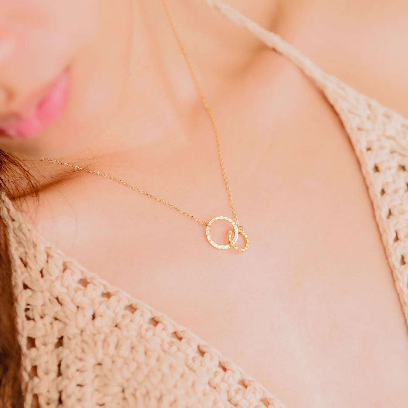 Isabelle – elegante Gold-Hoop-Halskette