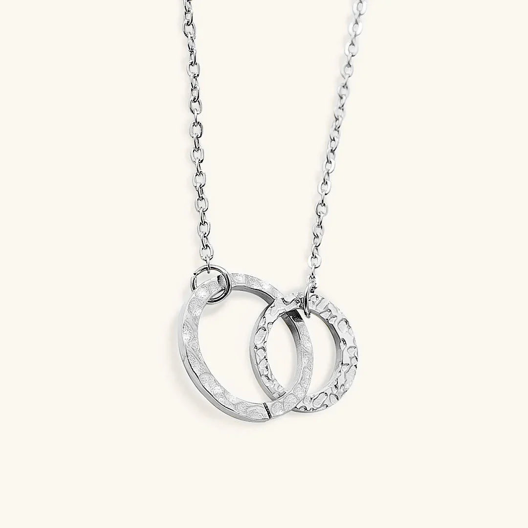 Isabelle – elegante Gold-Hoop-Halskette