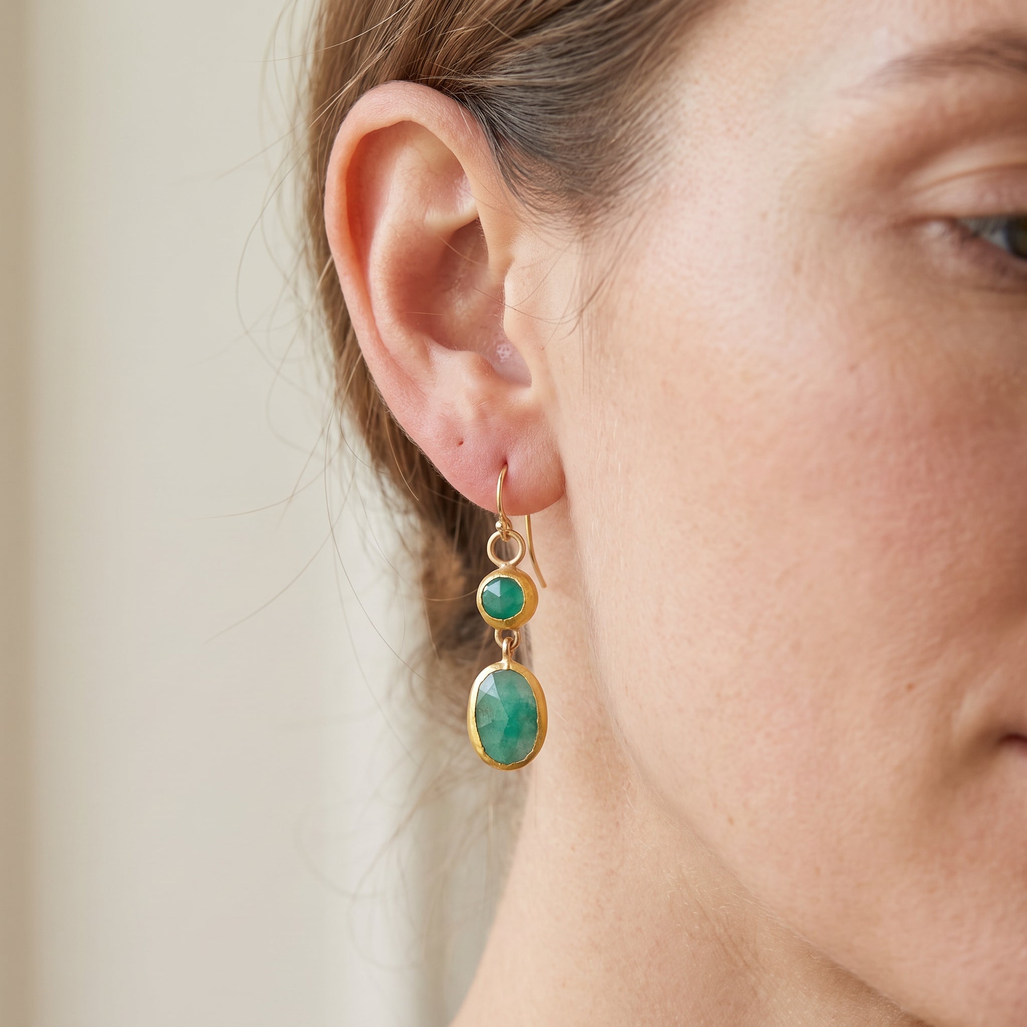 Mireya – vintage goldene Ohrringe mit Türkisstein
