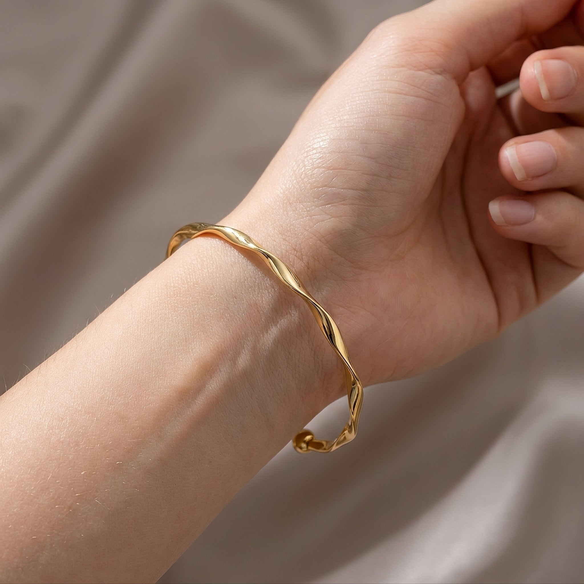 Lara – Eleganz-Armband in Gold