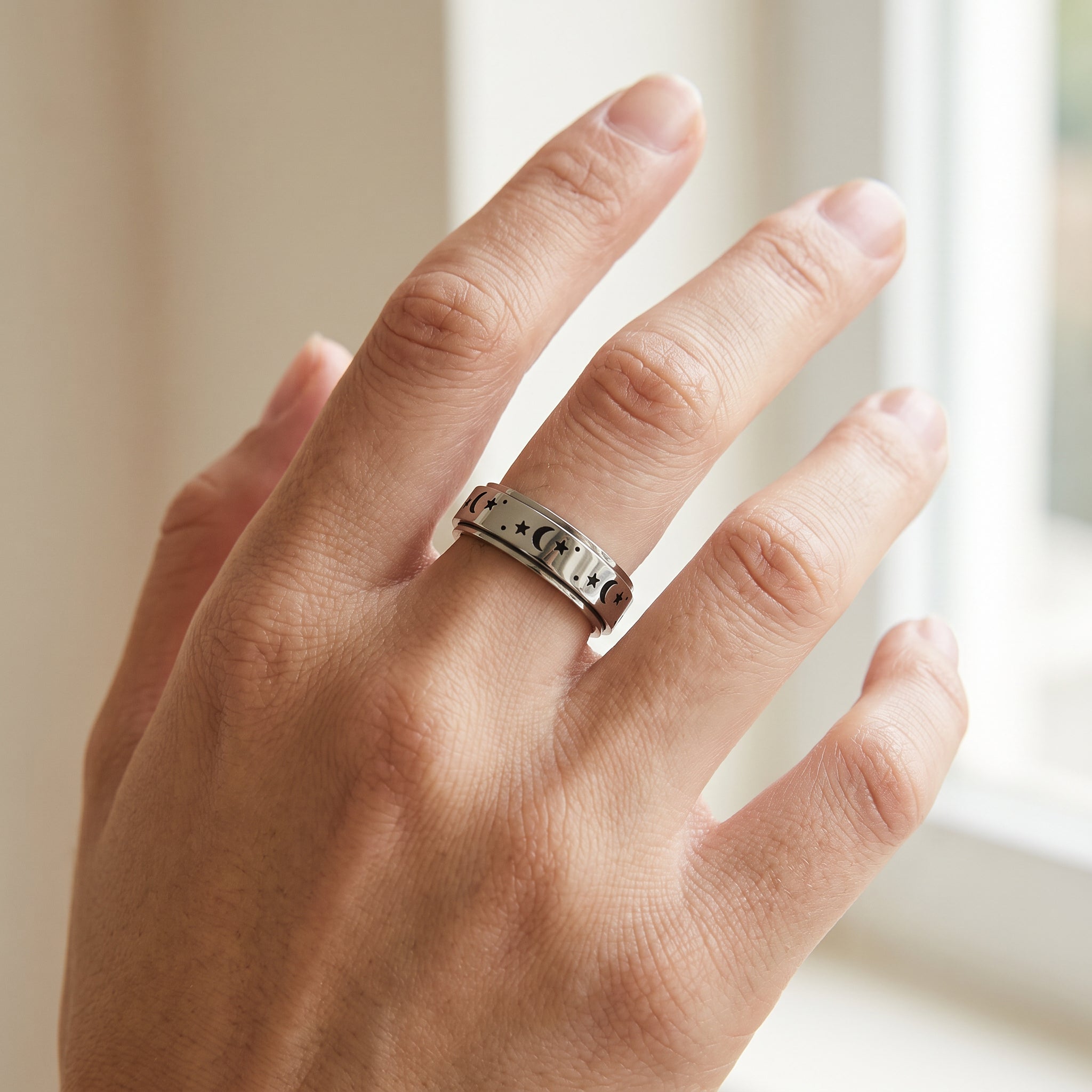 Astrid – Himmlischer Ring mit Mond und Stern