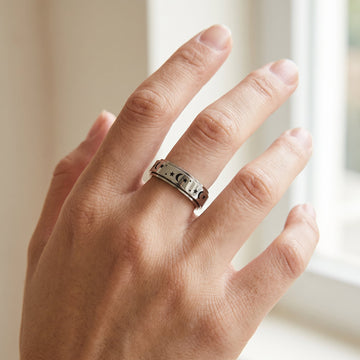 Astrid – Himmlischer Ring mit Mond und Stern